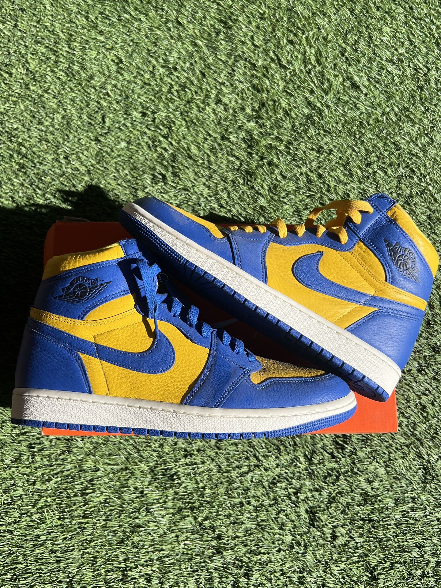 Jordan 1 Reverse Laney Mint Condition!