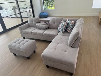 Brand New Sectional Sofa with Ottoman / Sofa Seccional Nuevo a Estrenar