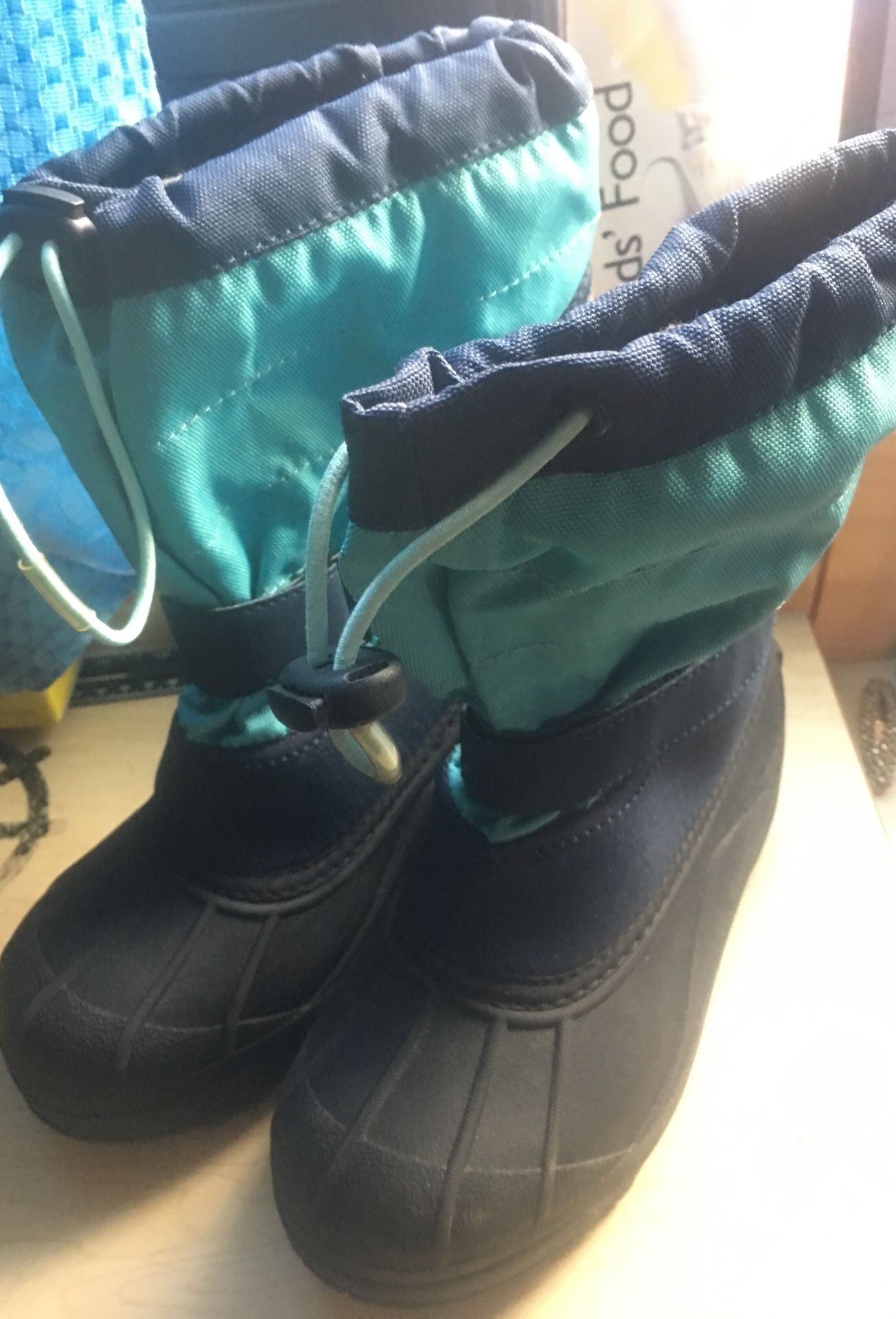 Columbia brand new boots thermal great for hiking and other activities outdoors size 2 for youth