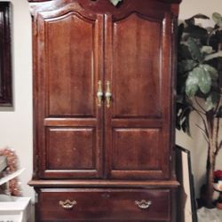 Thomasville Entertainment Center 