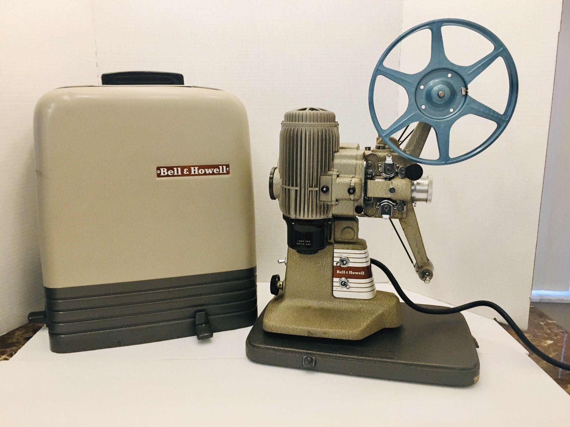 Vintage Rare Bell & Howell 16mm Film Design 273 Model A Movie Projector With Reel