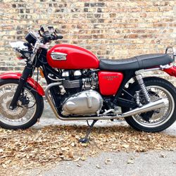 Triumph Thruxton 900