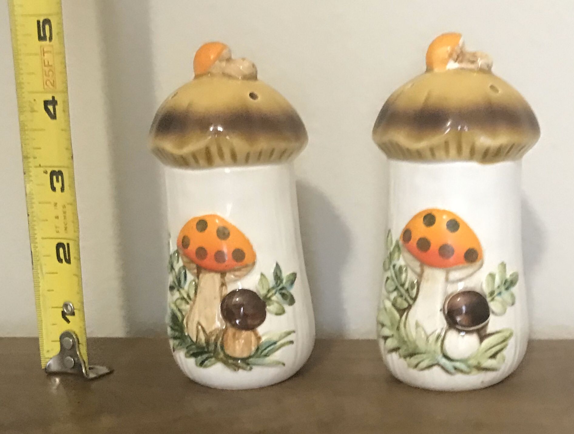 Vintage Mushroom Salt and Pepper Shaker Set