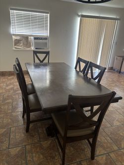 Kitchen table/ Mesa