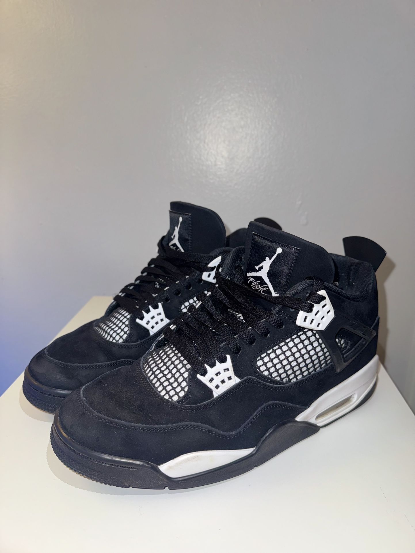 JORDAN 4 ‘WHITE THUNDER’