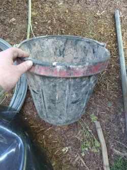 Rubber bucket
