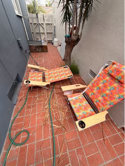Foldable beach chairs (2)