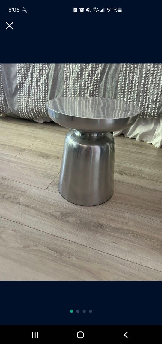 Round Metal Modern Accent Side Table