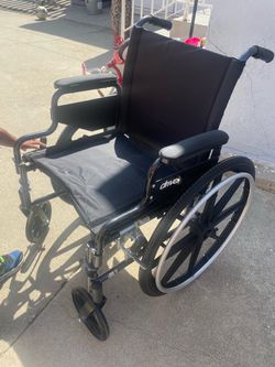 Drive Medical Wheelchair - Lightweight / Good Condition