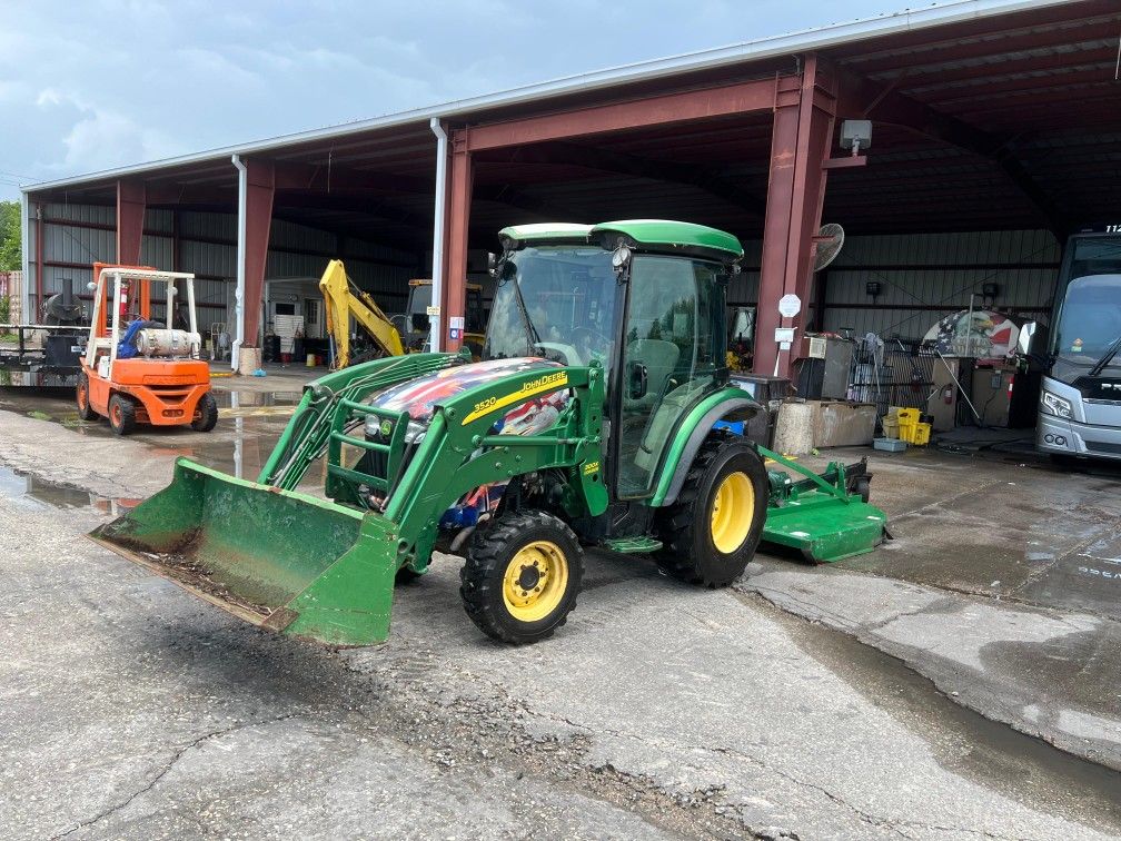 John Deere 3520