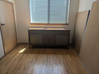 Dumont Model 526 Antique Record Player and Radio End Table