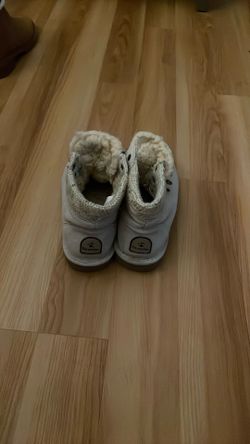 Bear paws Gently Used Boots