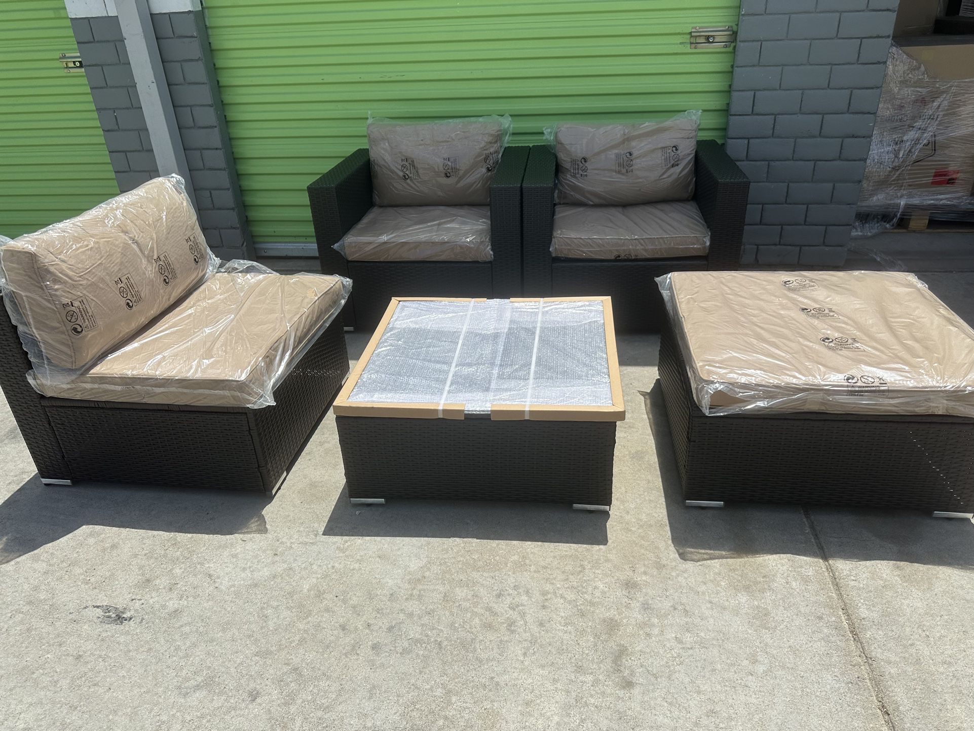 Patio Furniture 5 Pieces  Available Delivery 🚚 
