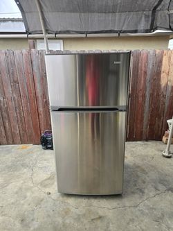 Refrigerator/ Refrigerador