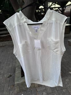 Calvin Klein white  V-Neck Sleeveless Top size L