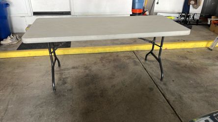 Folding table