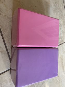 Set of one block, one Ball (65-75), one yoga mat