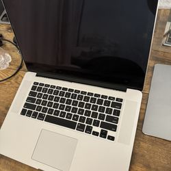 Apple MacBook Pro Laptop 15.4" 2015 