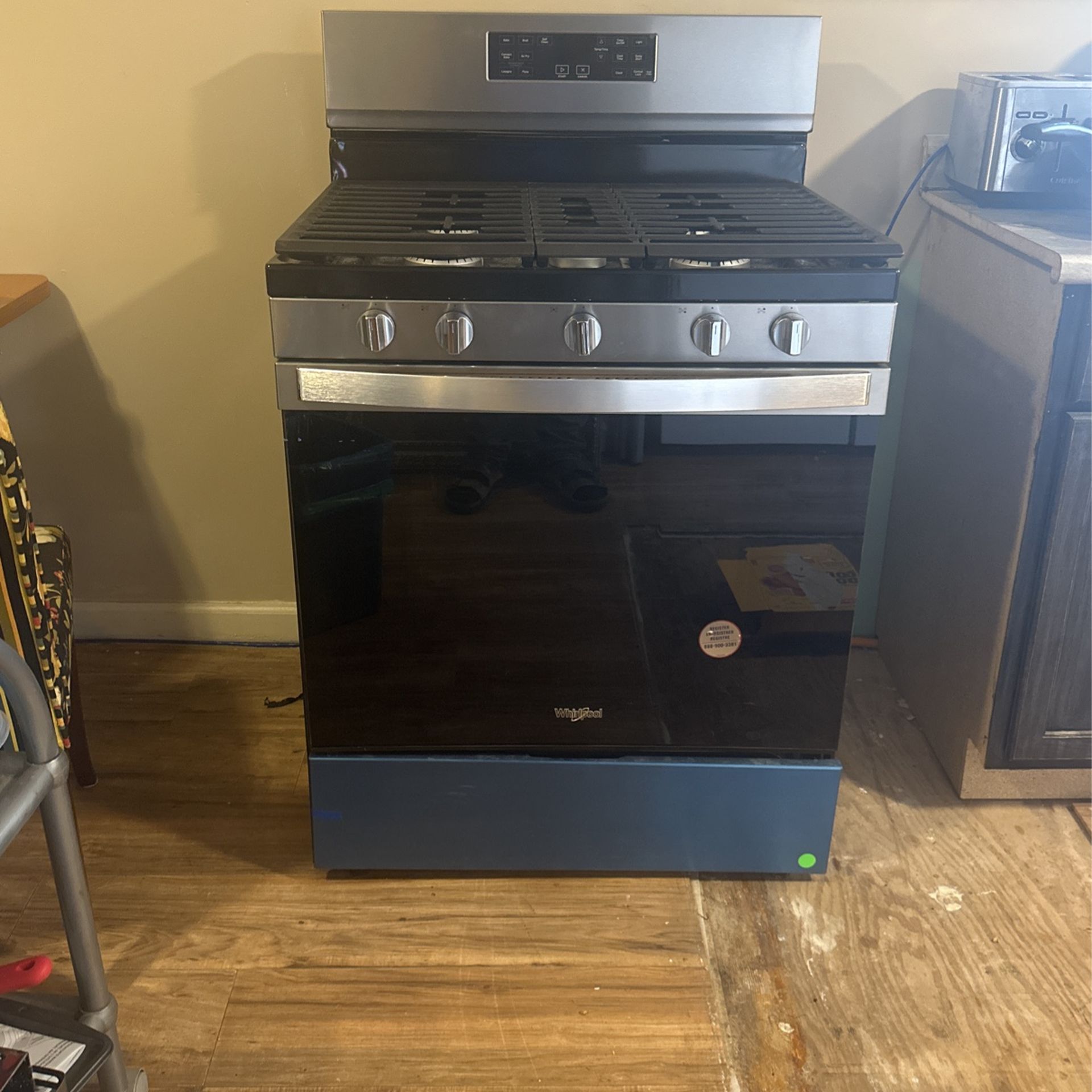 Whirlpool Gas Range BRAND NEW