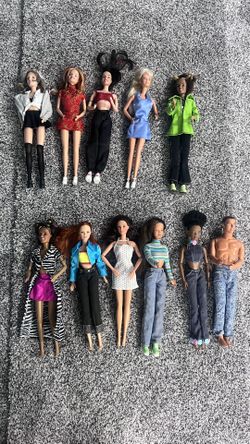 Full Set of Barbies with Extra Clothing
