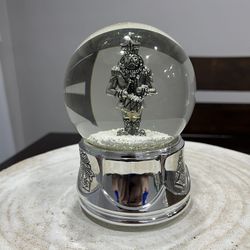 Musical Nutcracker Snow Globe Silver Soldier Christmas Holiday Decor Gift TESTED