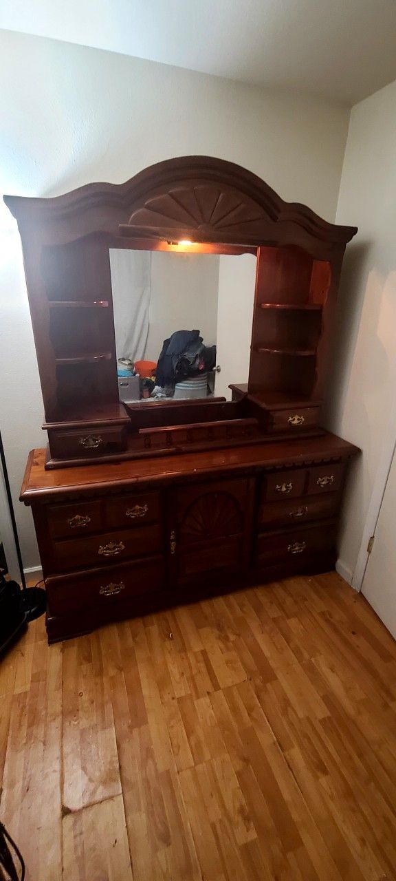 Very Nice Dresser With Mirror 