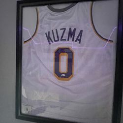 (BRAND NEW) signed Kyle Kuzma lakers away jersey. 