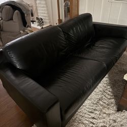 Kasala Black Black Leather Couch