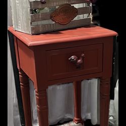 Side Table/Accent Table Refurbished Like New