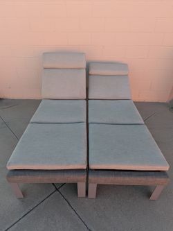 Outdoor lounge chairs