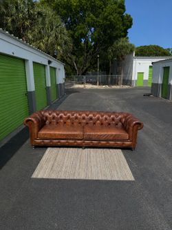 RH Chesterfield Tufted Leather Sofa Couch - Restoration Hardware - Luxury