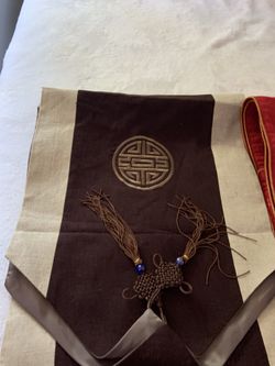 Table runner brown with tassels