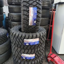 33x12.50R18 Un Set