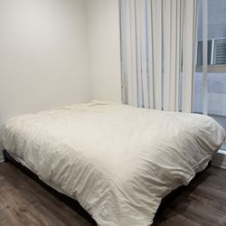 Saatva Classic Mattress And Bedframe Queen