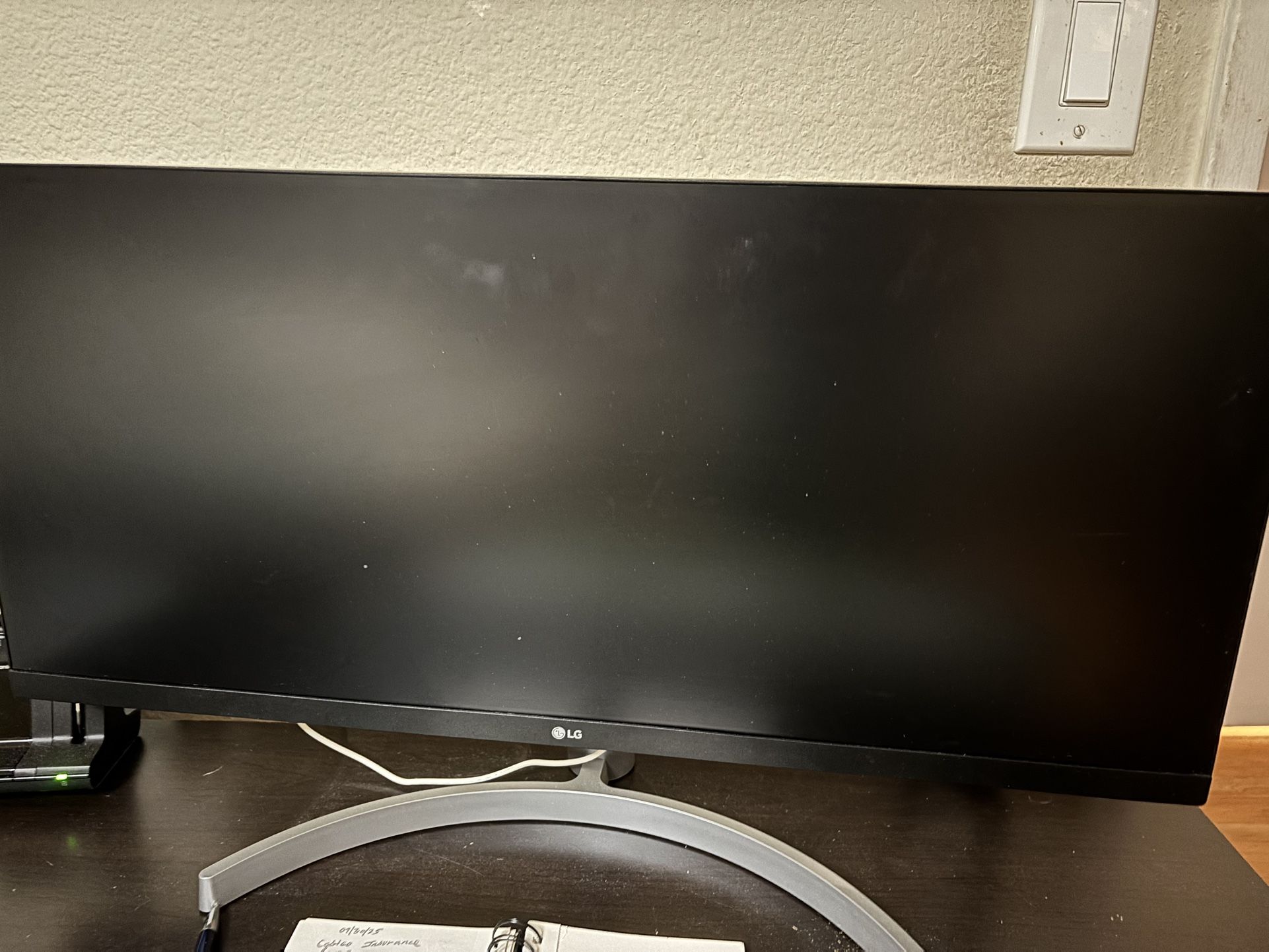 LG 27UP650K-W 27-inch Ultrafine 4K UHD (3840 x 2160) IPS Computer Monitor, 60Hz, 5ms, DisplayHDR 400, Reader Mode, Flicker Safe, HDMI, DisplayPort, Ti