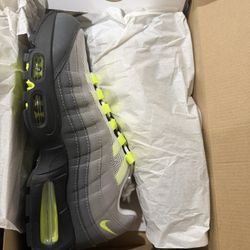 Air max 95  (size 8.5)