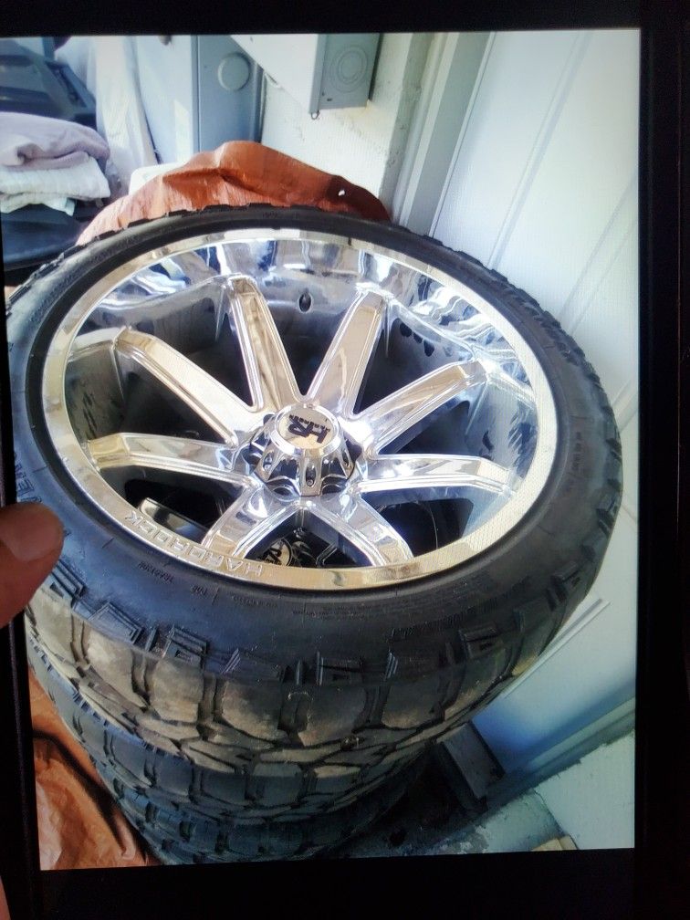 Hardrock 22"x12wide 6lug Chrome Rims (1350$firm