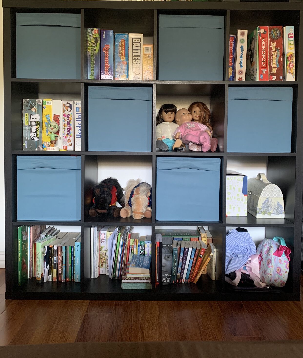 Modern shelving with 6 storage containers.