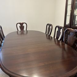 Kincaid Dining table And Chairs