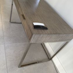 Desk/ Escritorio