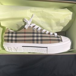 Burberry Shoes 