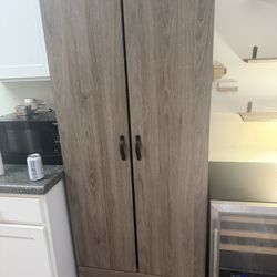 Pantry/cabinet 