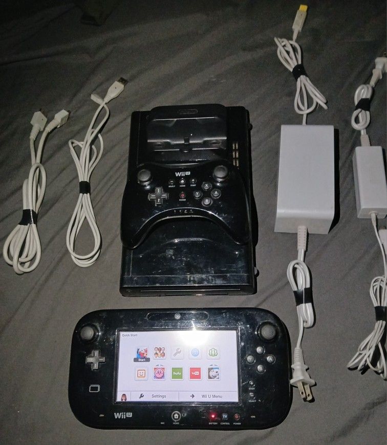 Nintendo Wii U [32GB] Bundle 