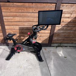 Free Delivery Peloton Stationary Bike. Bicicketa De Hacer Ejercisios.