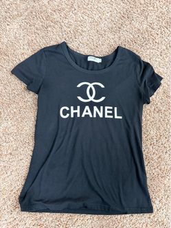 Women’s shirt fits like medium