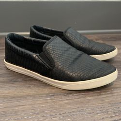 BCBGENERATION Women’s Black Faux Leather Snakeskin Yorela Slip On Sneakers size 7
