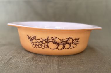 Pyrex Old Orchard 1.5Q Casserole Dish