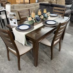 5 PC DINING SET. 36x60 TABLE SIZE 