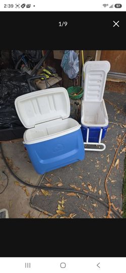 Ice chests. Handle will not go down all the way