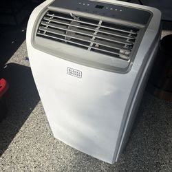 Lightly used portable ac unit 300 obo